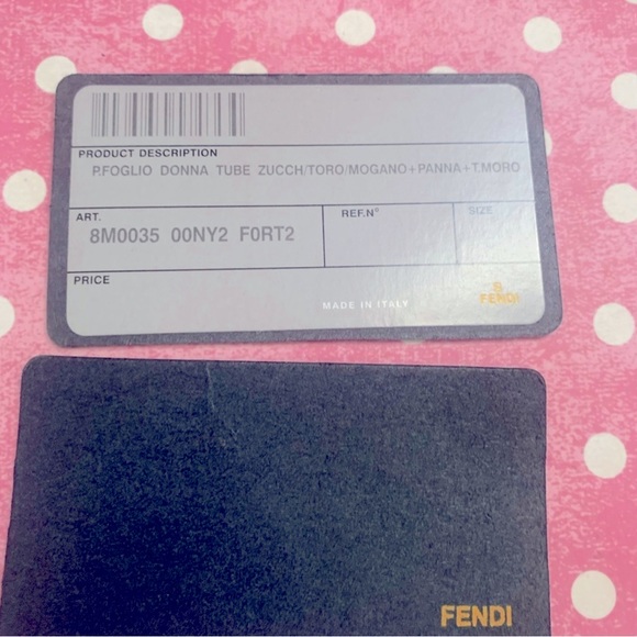 FENDI wallet the iconic Fendi "FF" Zucca logo pattern on the canvas exterior. - Picture 4 of 4